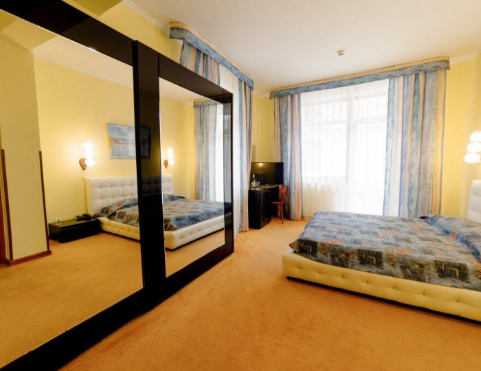 Люкс 2-местный 1-комнатный в Коттедже с французской кроватью - Отель «Прометей Клуб»